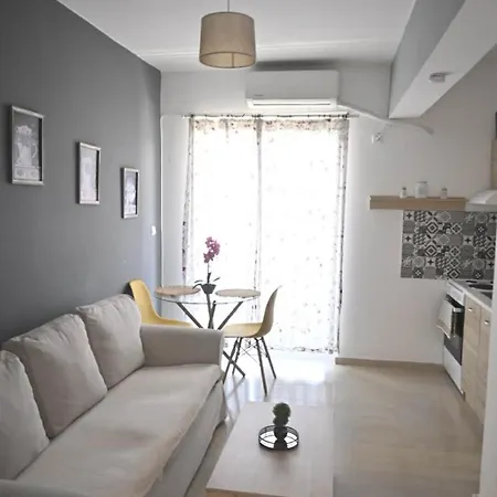 M & M Small House Rhodes Town