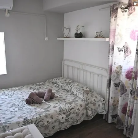M & M Small House Rhodes Town