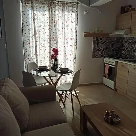 M & M Small House Rhodes Town *